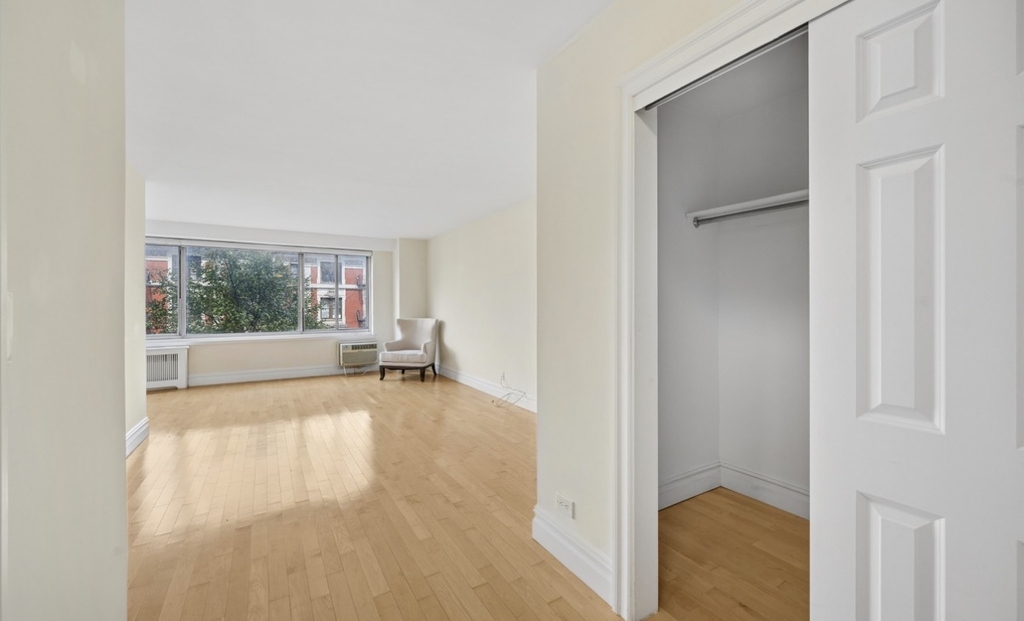 400 Central Park West - Photo 3