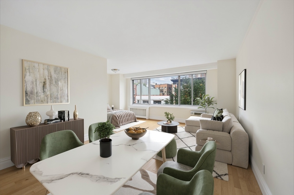 400 Central Park West - Photo 1