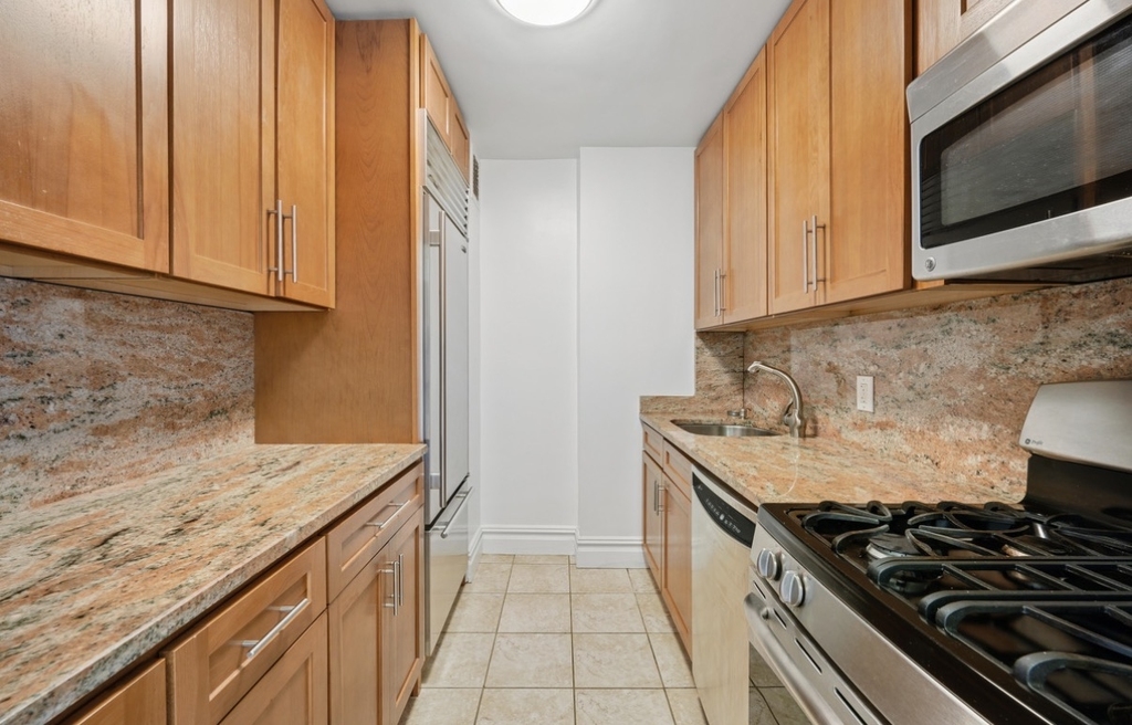 400 Central Park West - Photo 4