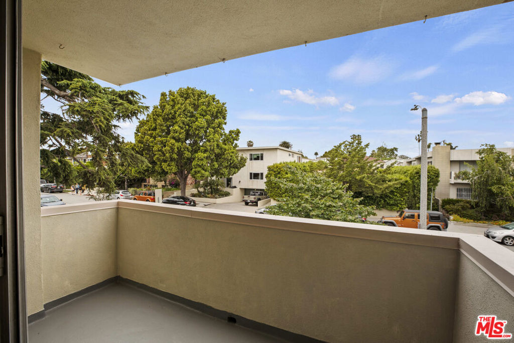 1538 Stanford Street - Photo 2