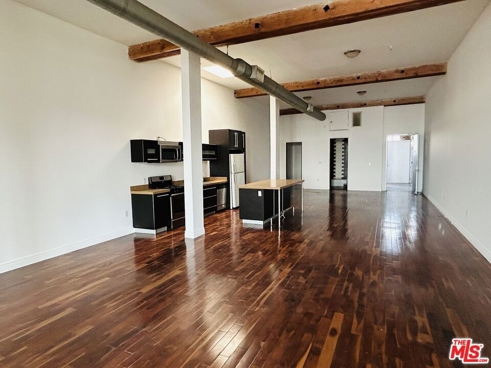 652 Mateo Street - Photo 4