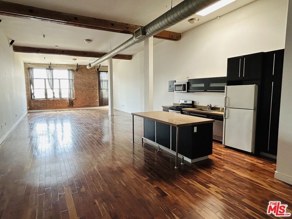 652 Mateo Street - Photo 0