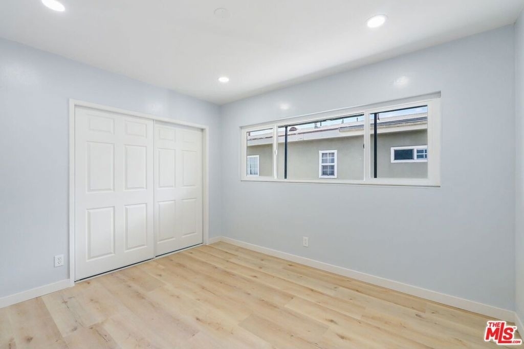 719 E 79th Street - Photo 2