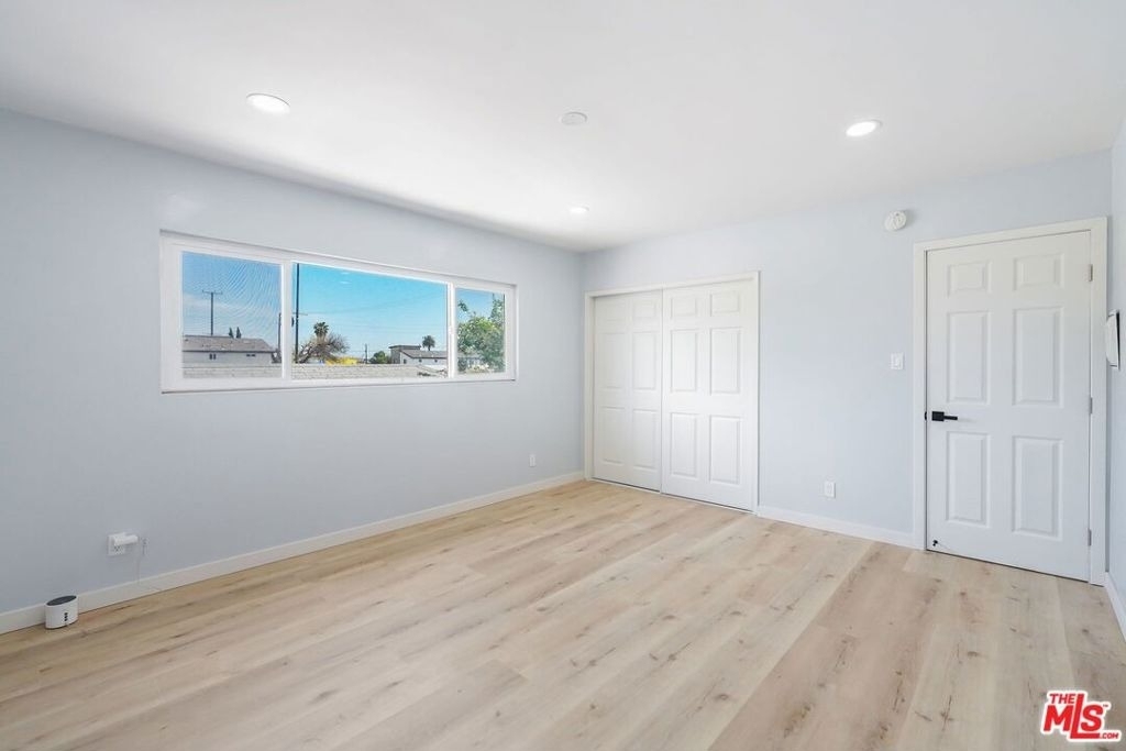 719 E 79th Street - Photo 4