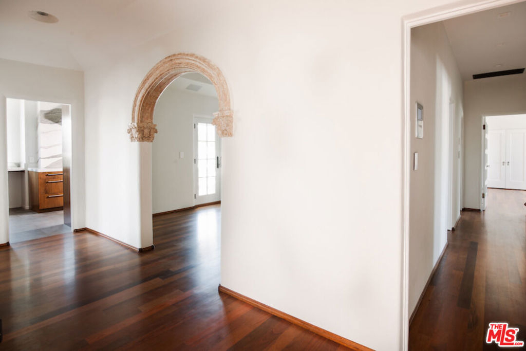 1302 Sweetzer Avenue - Photo 4