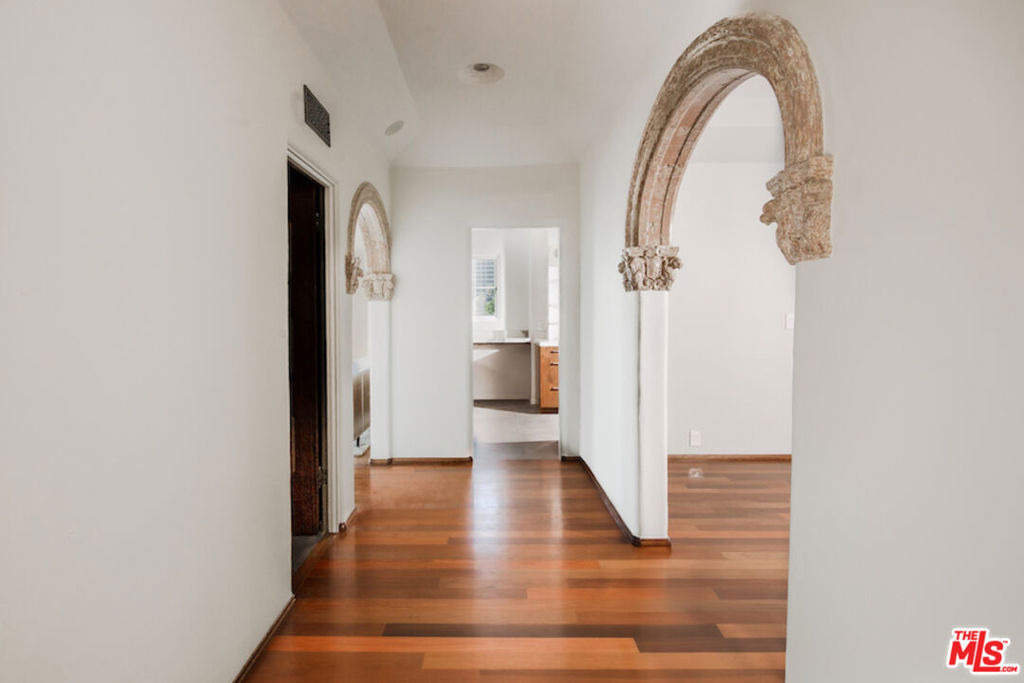 1302 Sweetzer Avenue - Photo 3