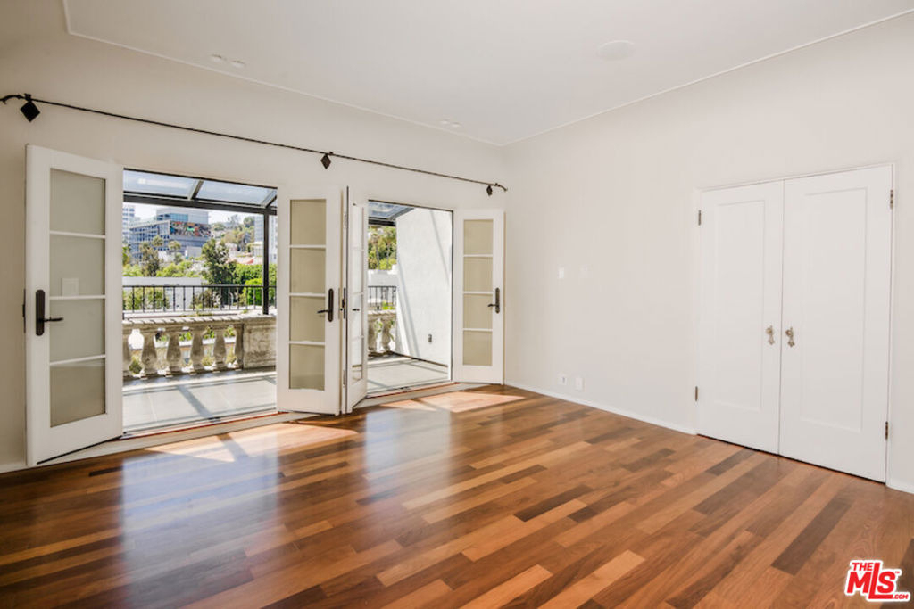 1302 Sweetzer Avenue - Photo 6