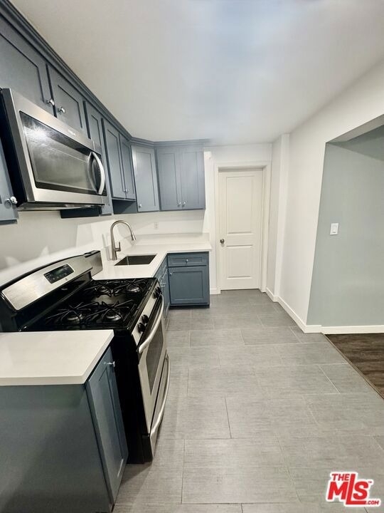 2911 W Florence Avenue - Photo 3