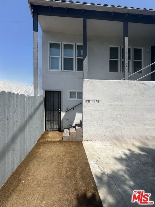 2911 W Florence Avenue - Photo 2