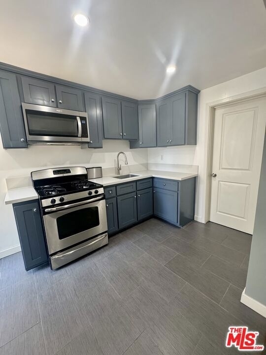 2911 W Florence Avenue - Photo 4