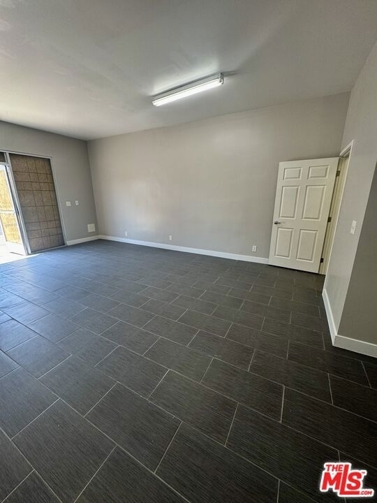2911 W Florence Avenue - Photo 3