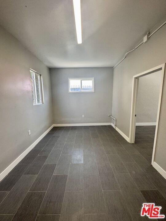 2911 W Florence Avenue - Photo 9
