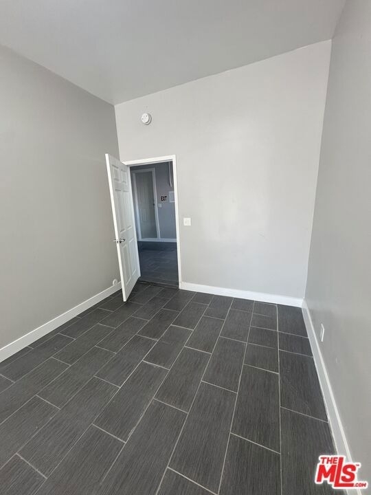 2911 W Florence Avenue - Photo 7
