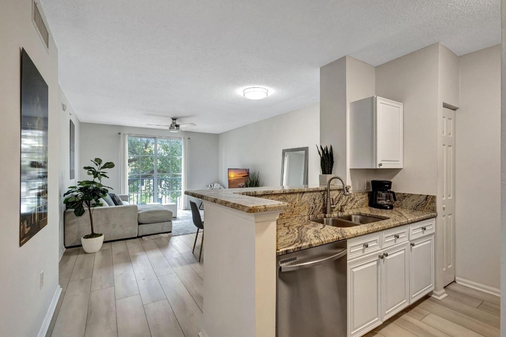 630 S Sapodilla Avenue - Photo 8