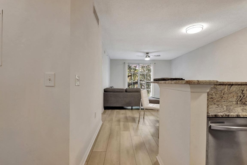 630 S Sapodilla Avenue - Photo 5