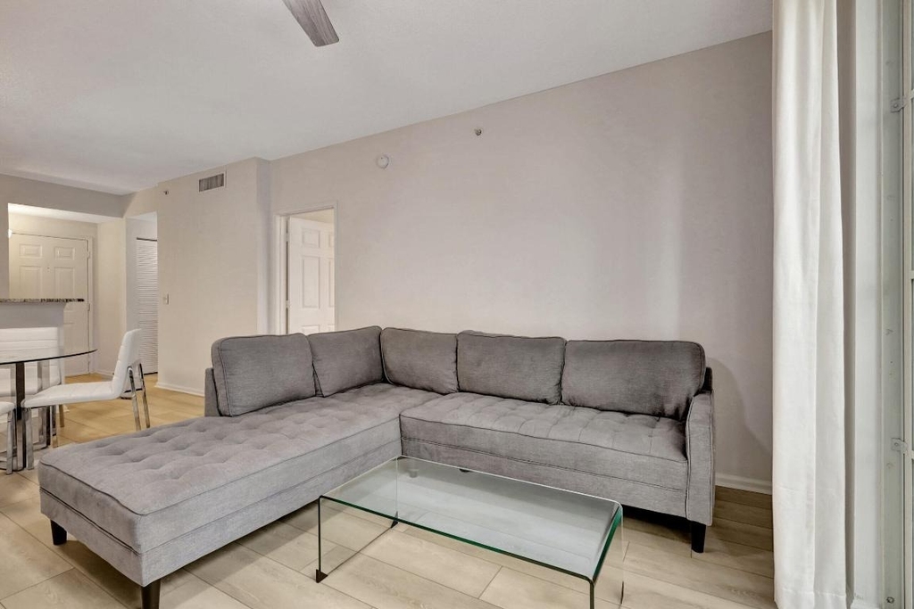 630 S Sapodilla Avenue - Photo 4