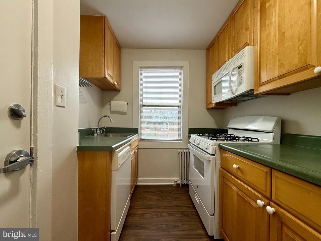 1400 Kenmore Avenue - Photo 5