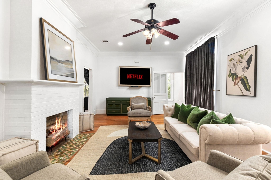 110 E Craig Pl - Photo 2