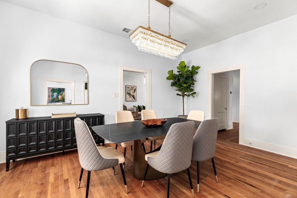 110 E Craig Pl - Photo 4