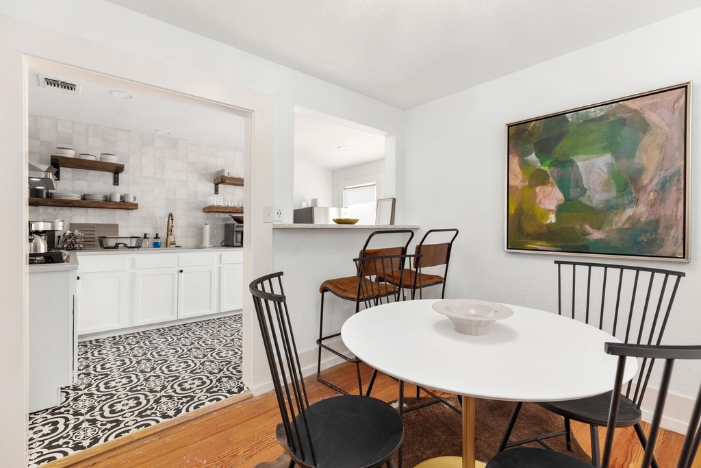 110 E Craig Pl - Photo 6