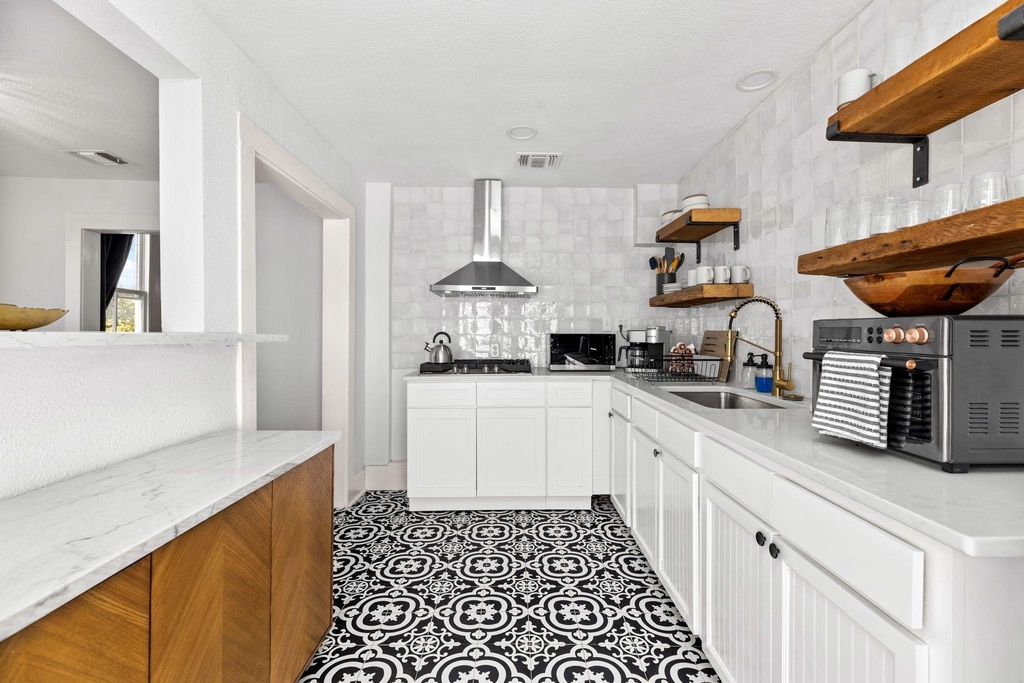110 E Craig Pl - Photo 9