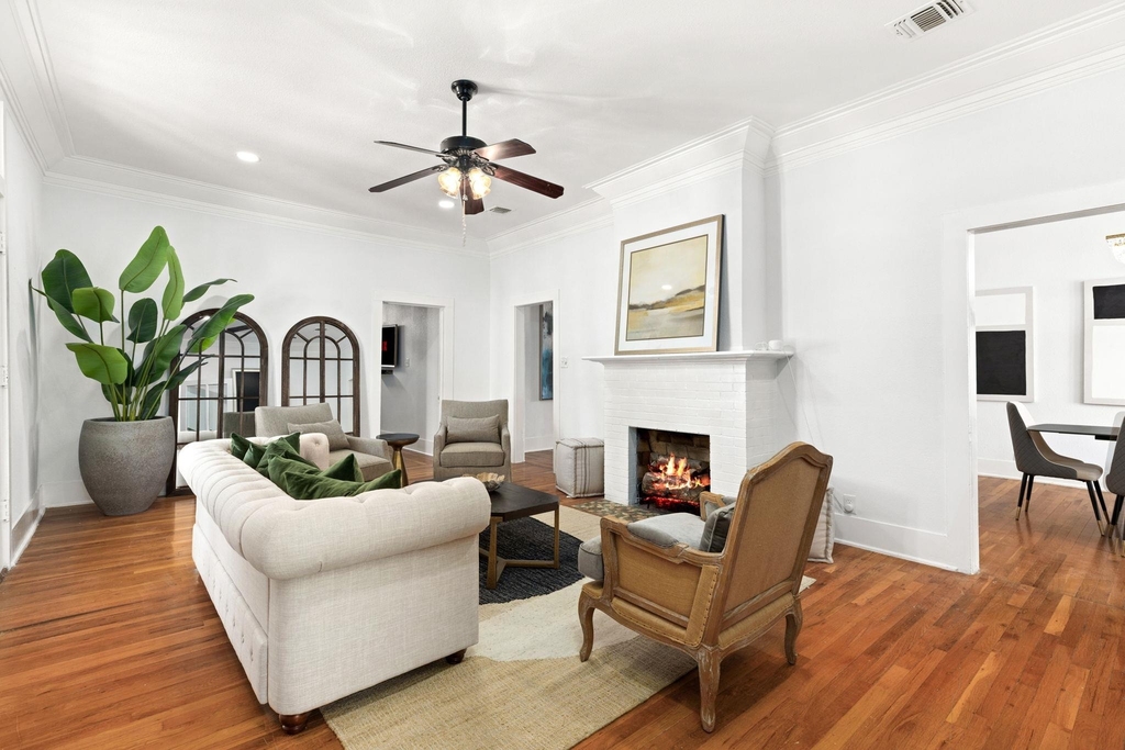 110 E Craig Pl - Photo 1