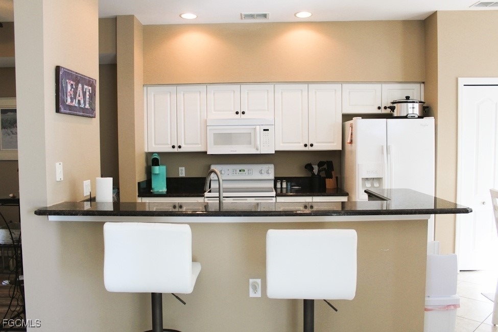 16685 Lake Circle Drive - Photo 2