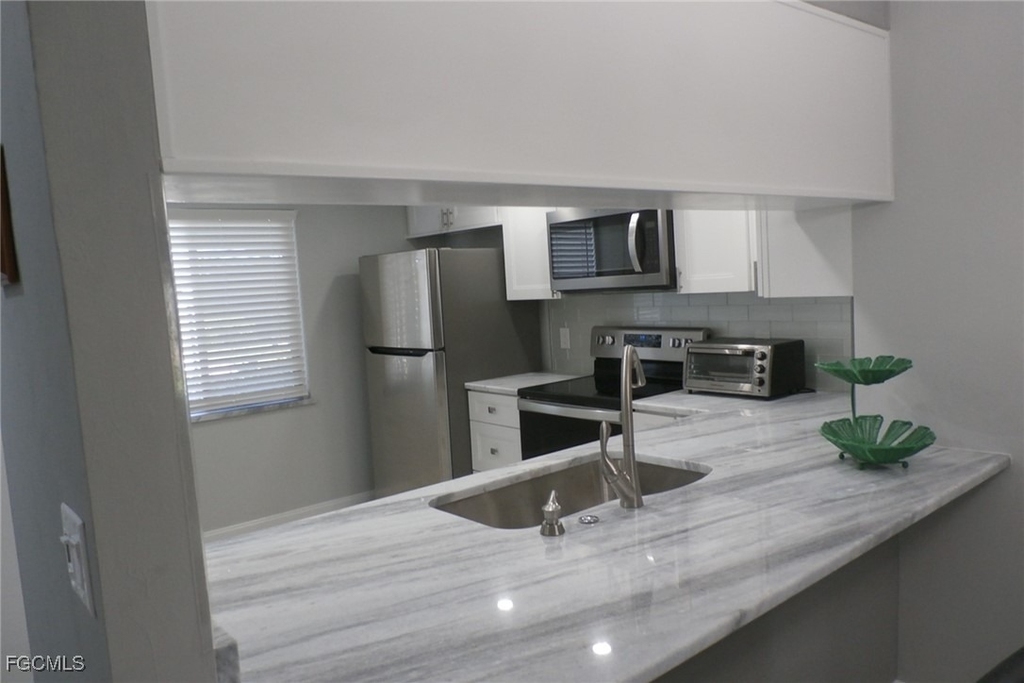 11110 Caravel Circle - Photo 15