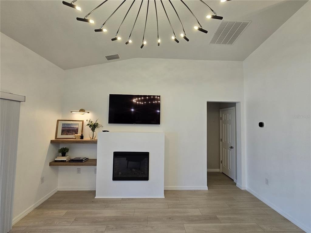 2441 Oakwood Lane - Photo 4