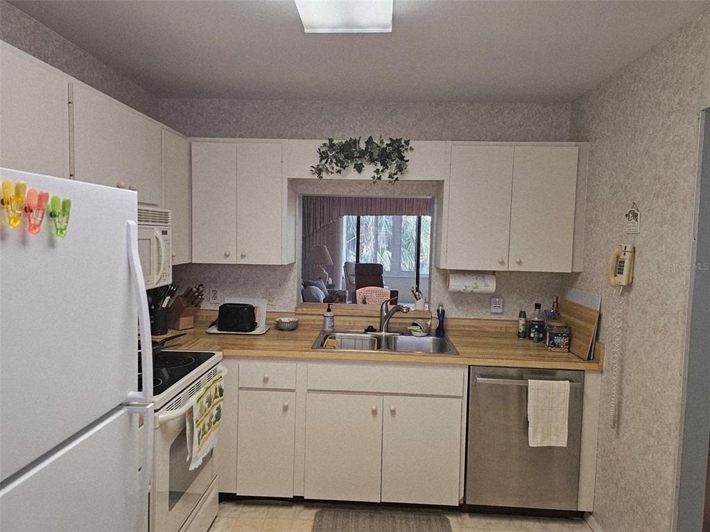 586 Lakeside Drive - Photo 9