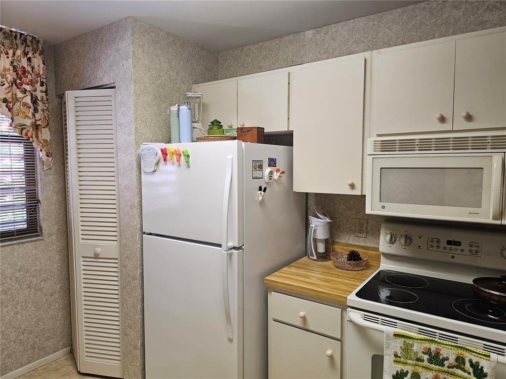 586 Lakeside Drive - Photo 7