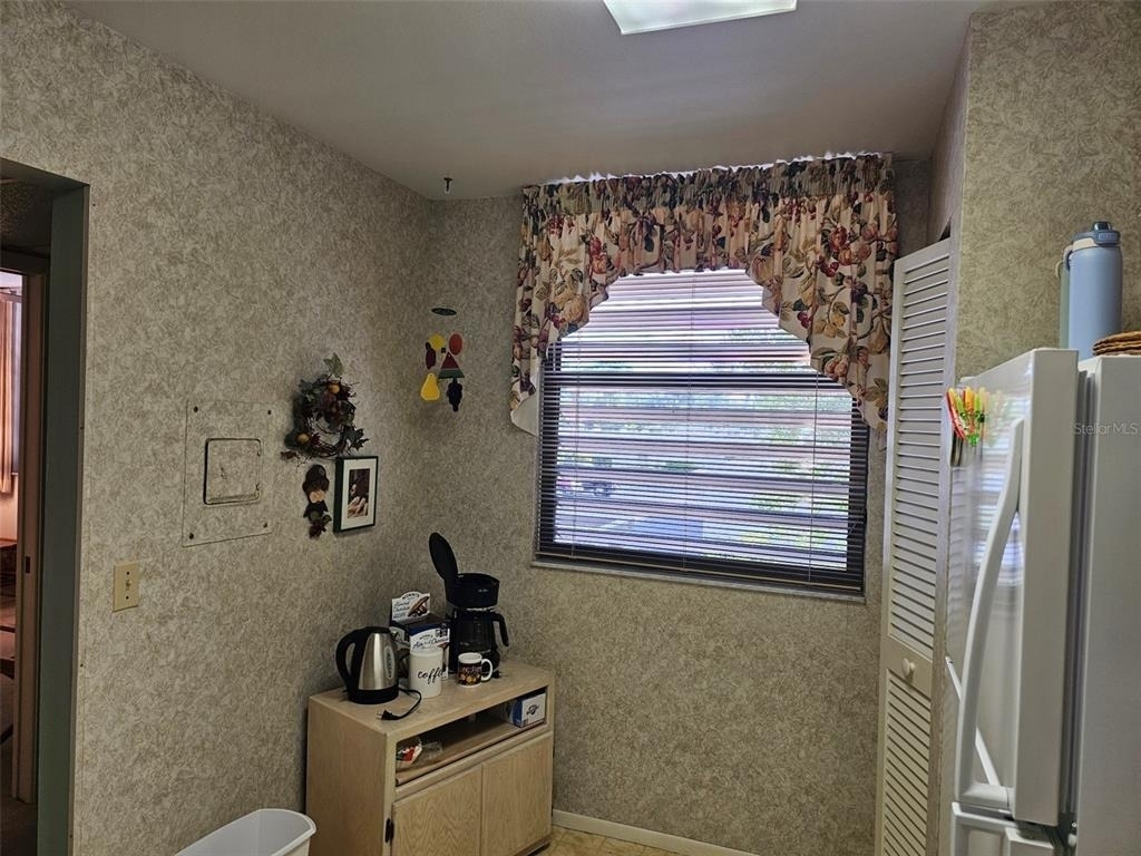 586 Lakeside Drive - Photo 8