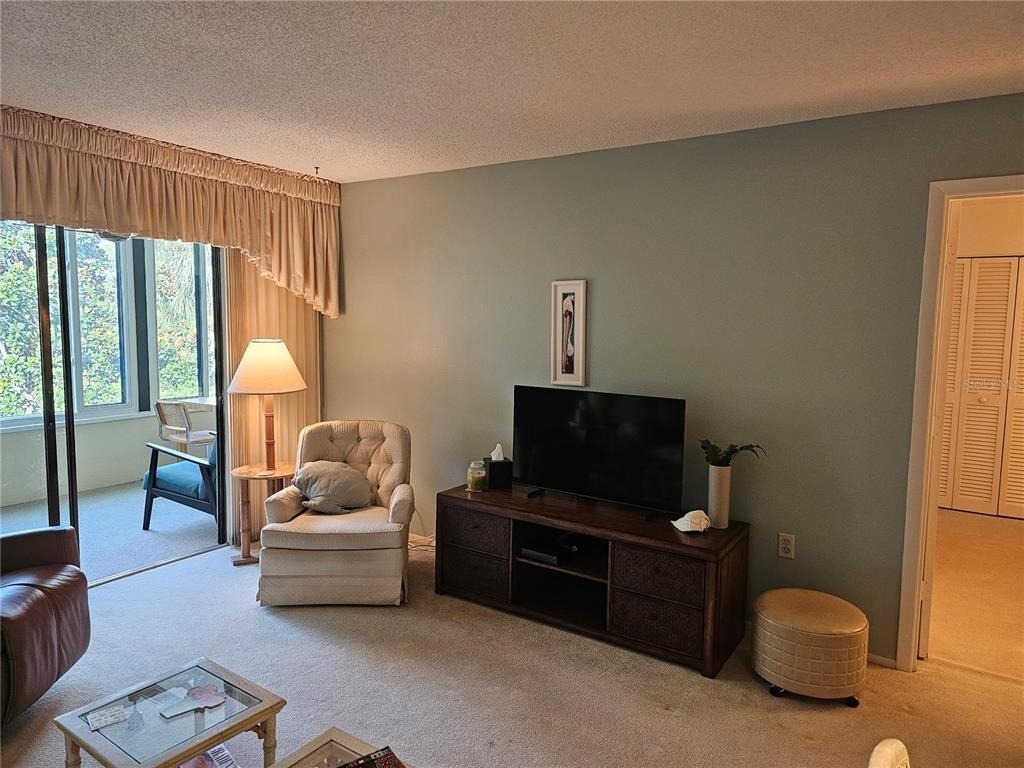 586 Lakeside Drive - Photo 3