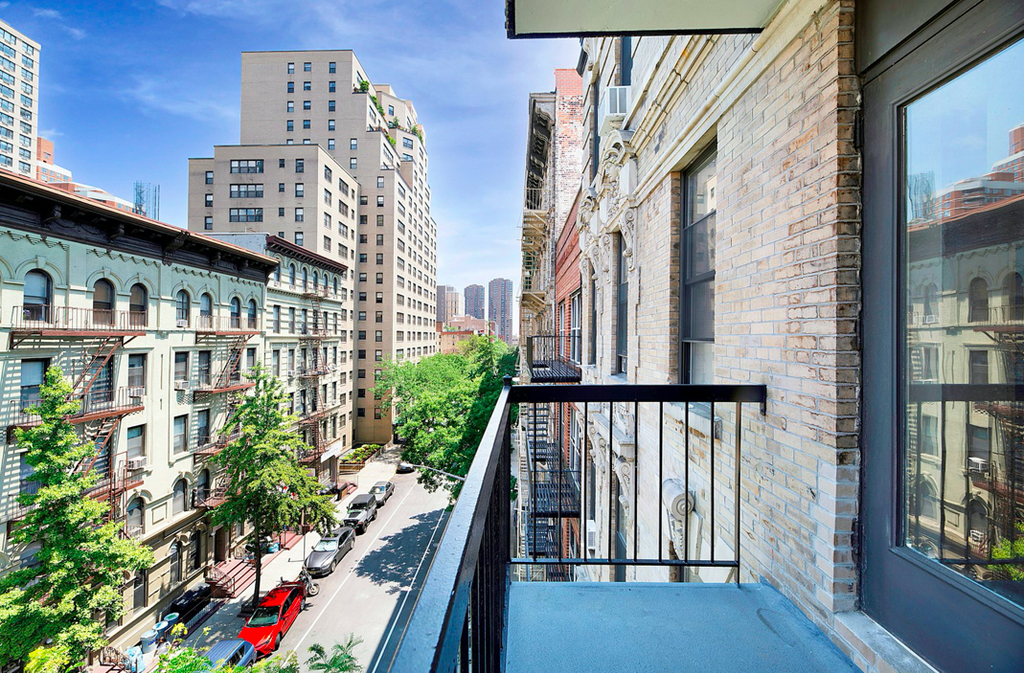 East 25th Street - Photo 5