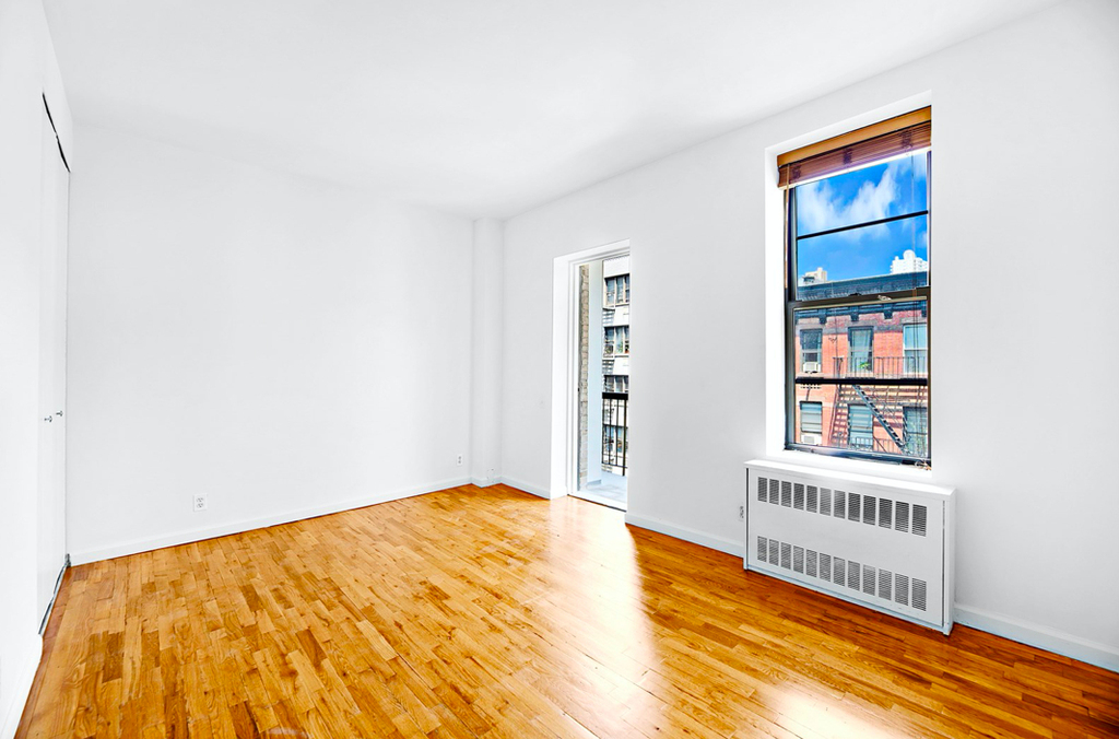East 25th Street - Photo 3