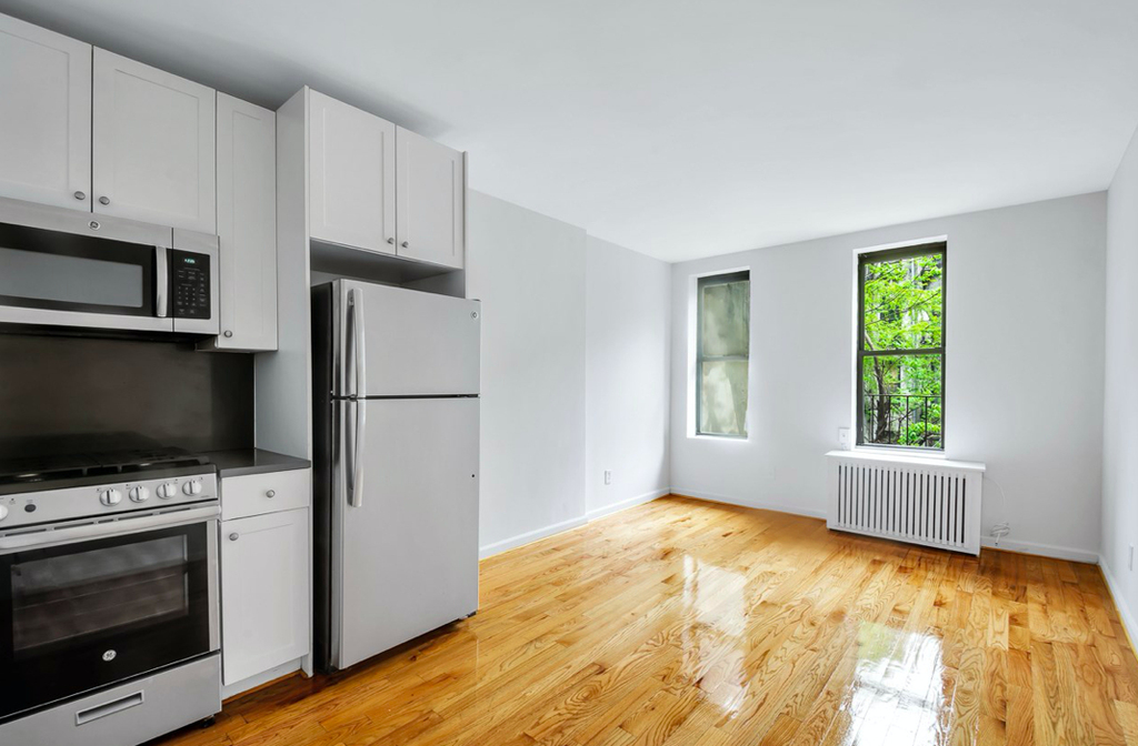 West 49 Street - Photo 1
