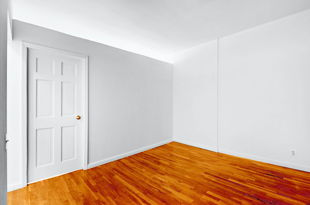 East 25th Street - Photo 2
