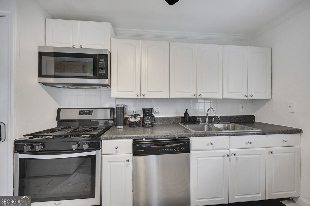 1040 Herndon Street Nw - Photo 9