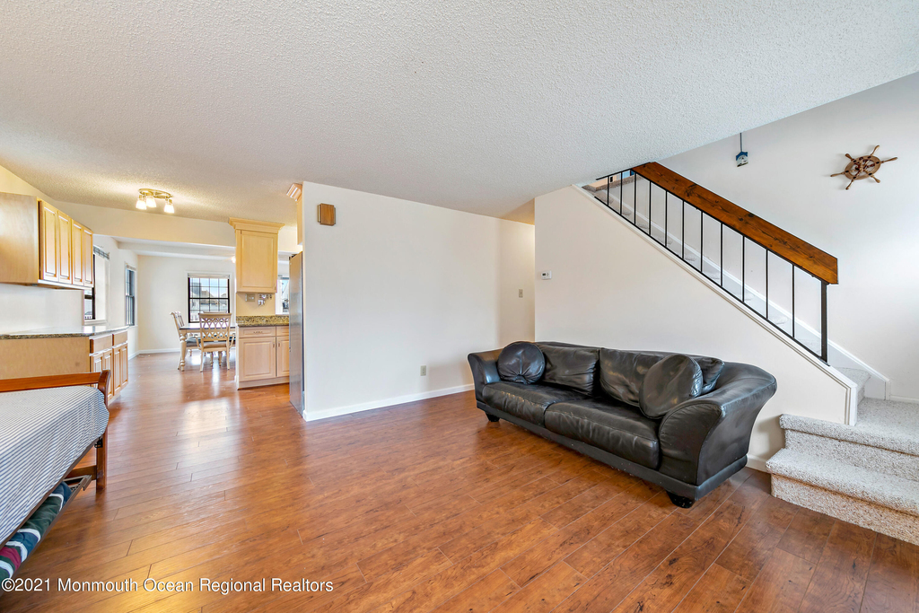 31 Peggy Lane - Photo 3