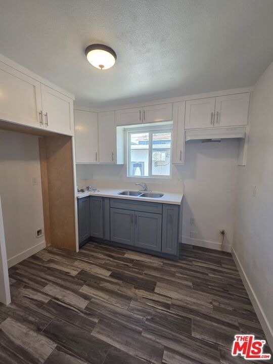 817 1/2 W 101st Street - Photo 2