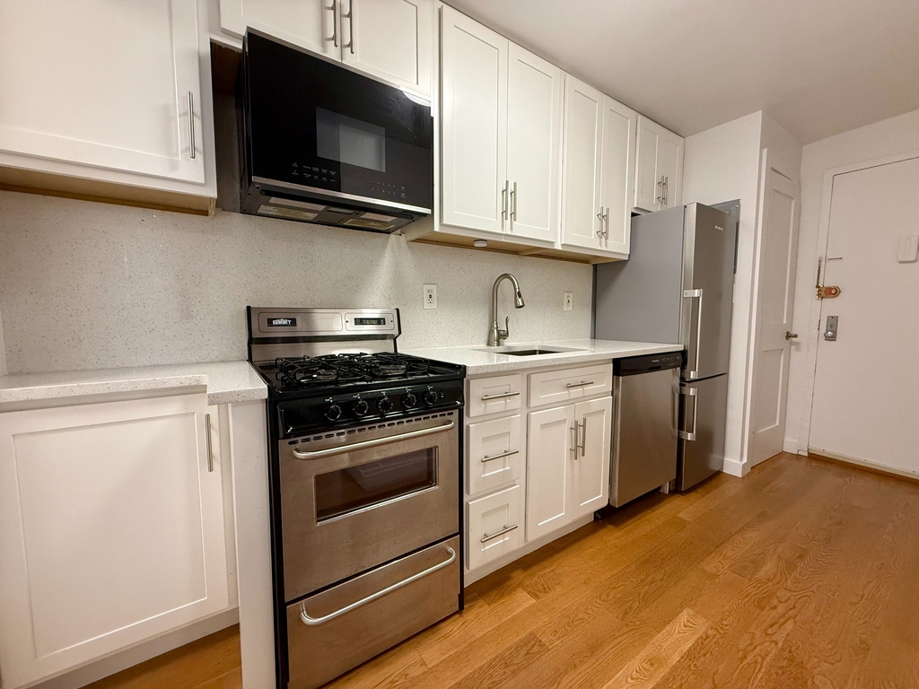 352 Greene Avenue - Photo 6