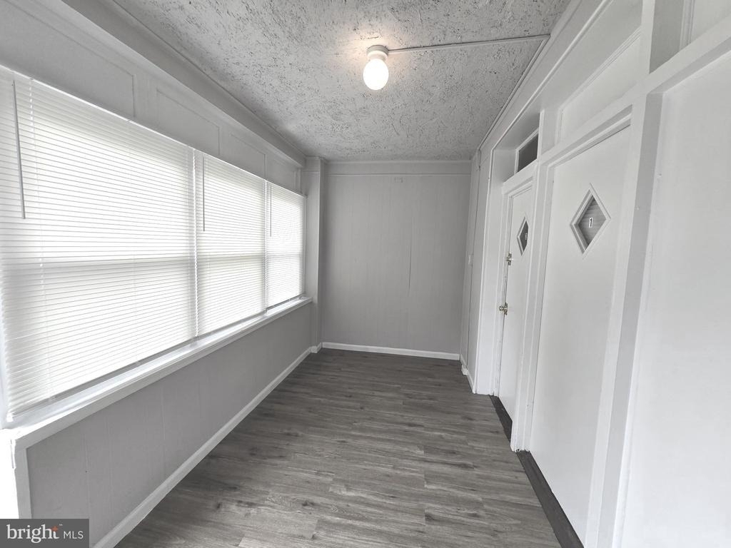 259 W Ruscomb Street - Photo 2