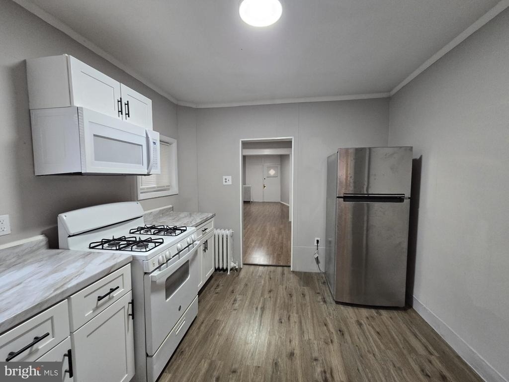 259 W Ruscomb Street - Photo 8