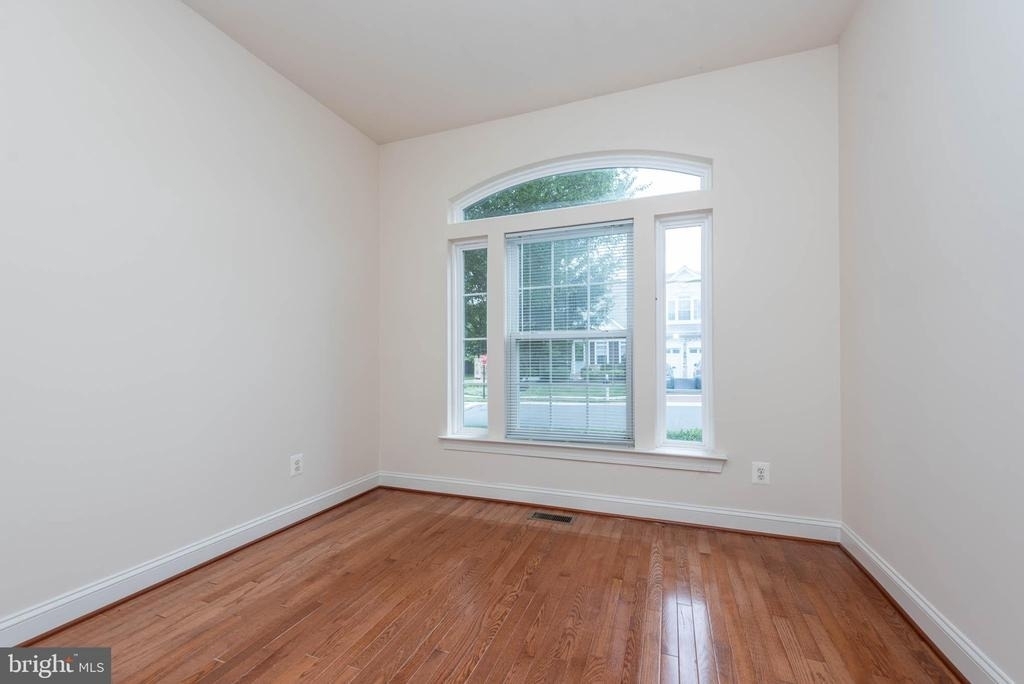 200 Smarty Jones Terrace - Photo 4