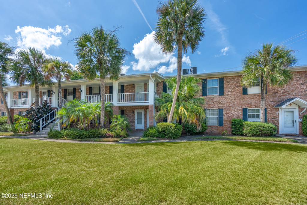 22 Comares Avenue - Photo 0