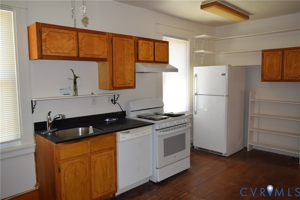 301 W 30th Street - Photo 6
