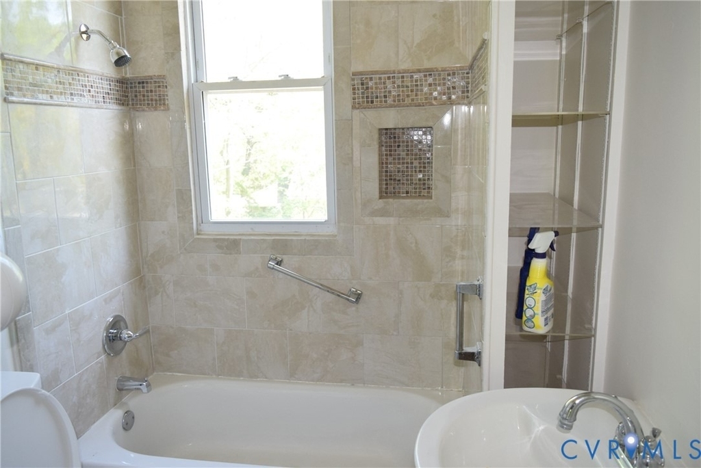 301 W 30th Street - Photo 10