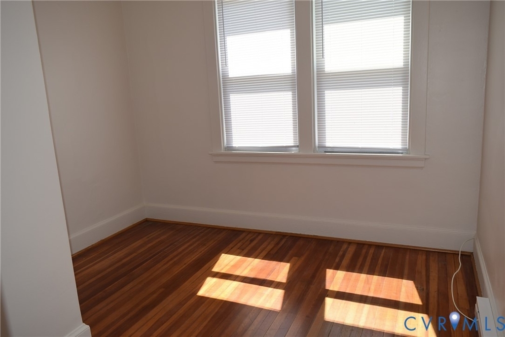 301 W 30th Street - Photo 8