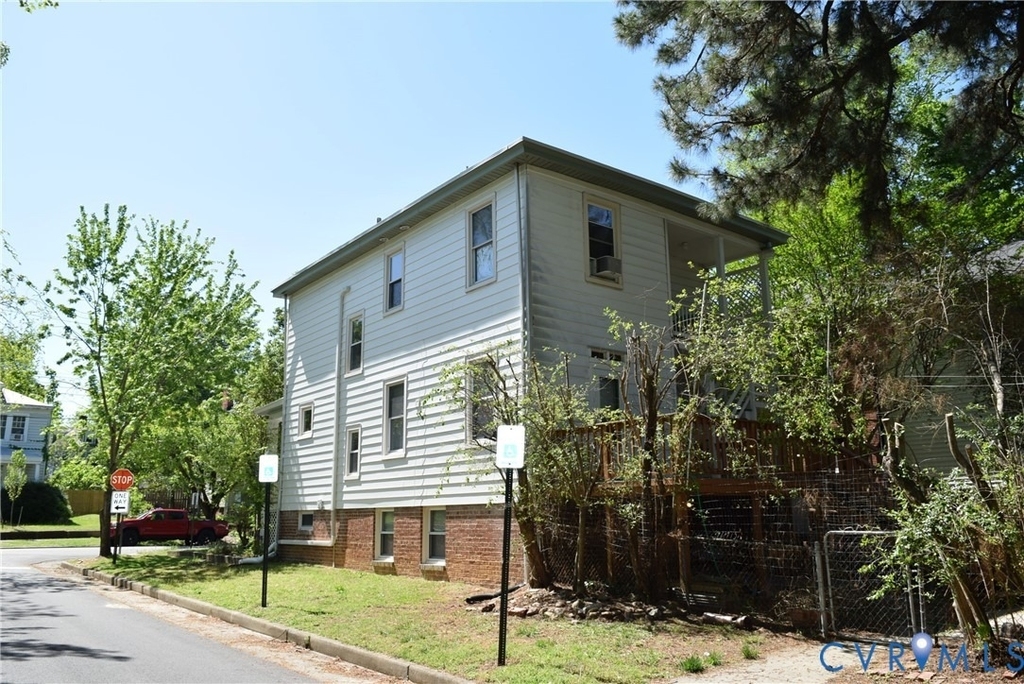 301 W 30th Street - Photo 14