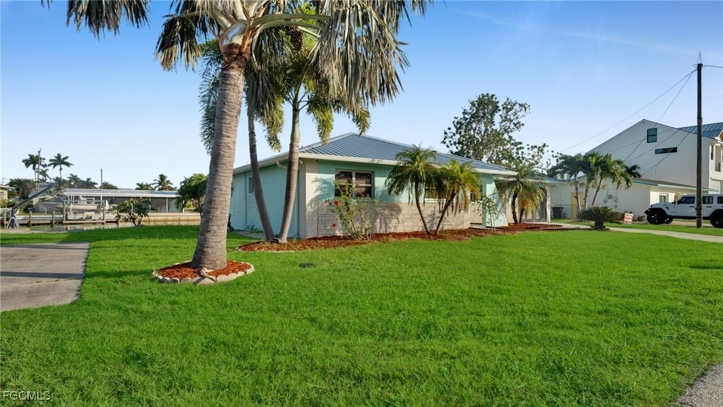 2758 Bruce Street - Photo 2